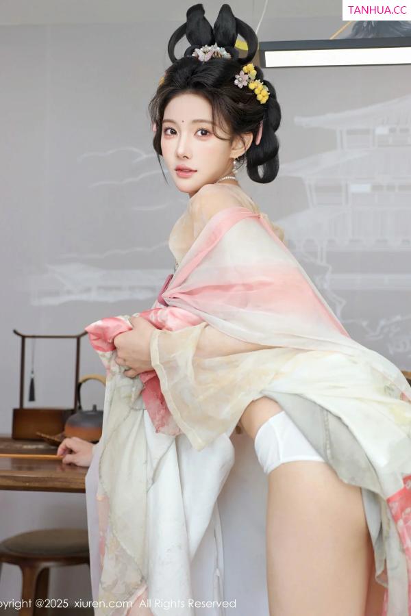   [XiuRen]高清写真图 2025.08.13 No.10645 梨霜儿 古装服饰第42张图片